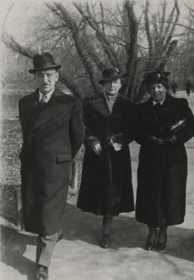 [Photograph of Leo and Julia Schmucker with unidentified woman]